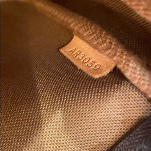 ❌SOLD❌ BRAND NEW AUTHENTIC Louis Vuitton monogram pochette - Picture 4 of 4